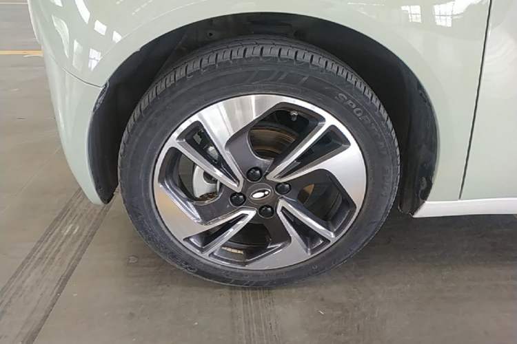 Used ORA Black Cat 2022 351 km Range Comfort Version Ternary Lithium Left Front Wheel Hub