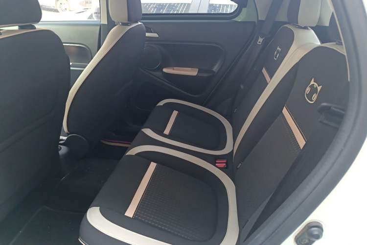 Used ORA Black Cat 2022 351 km Range Luxury Version Lithium-Ion Battery Left Rear Seat