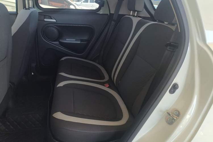 Used ORA Black Cat 2022 Updated Version 301 km Cute Pet Edition Lithium Iron Phosphate Left Rear Seat