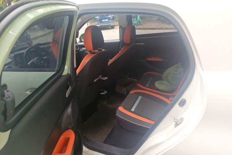 Used ORA Black Cat 2022 351 km Range Luxury Version Lithium-Ion Battery Left Rear Seat