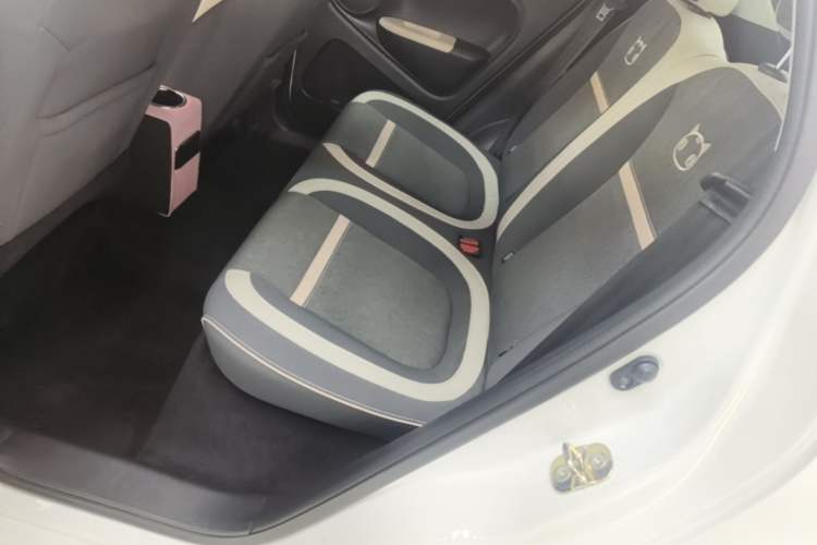 Used ORA Black Cat 2022 405 km Long-Range Version Ternary Lithium Left Rear Seat