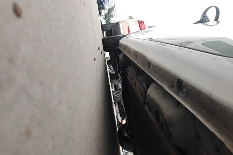 Used ORA Black Cat 2022 351 km Range Comfort Version Ternary Lithium Left Side Sill