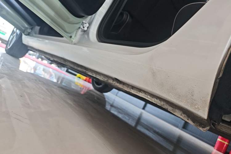 Used ORA Black Cat 2022 351 km Range Comfort Version Ternary Lithium Left Side Sill