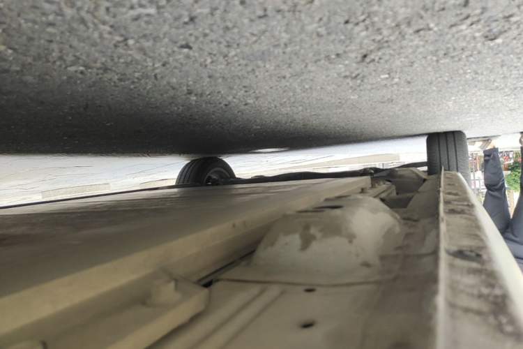 Used ORA Black Cat 2022 351 km Range Comfort Version Lithium Iron Phosphate Left Side Sill