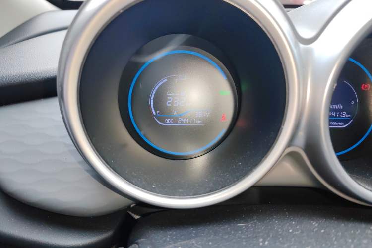 Used ORA Black Cat 2022 301km "Cute Pet" Version – Lithium Iron Phosphate Odometer Close Up