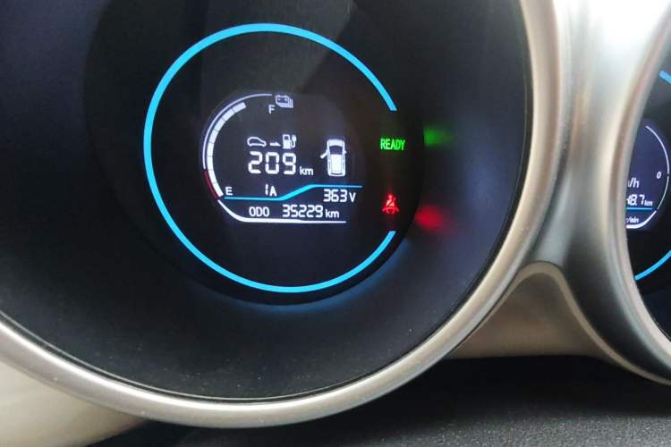 Used ORA Black Cat 2022 Updated Version 301 km Cute Pet Edition Lithium Iron Phosphate Odometer Close Up