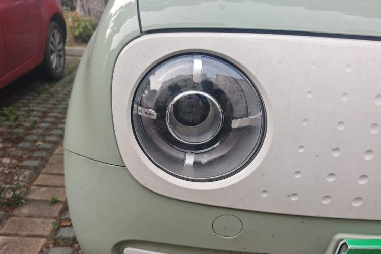 Used ORA Black Cat 2022 Updated Version 301 km Cute Pet Edition Lithium Iron Phosphate Right Front Headlight