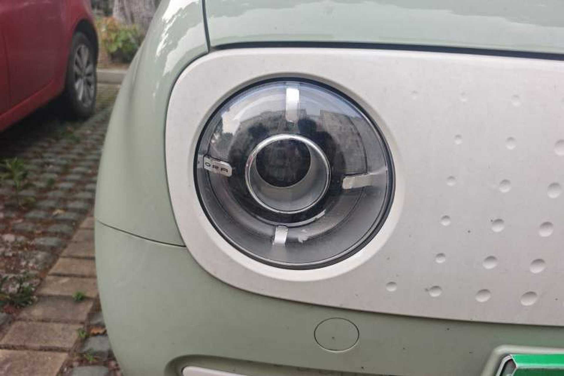 Used ORA Black Cat 2022 Updated Version 301 km Cute Pet Edition Lithium Iron Phosphate Right Front Headlight