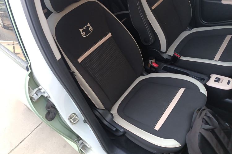 Used ORA Black Cat 2022 351 km Range Luxury Version Lithium-Ion Battery Right Front Seat