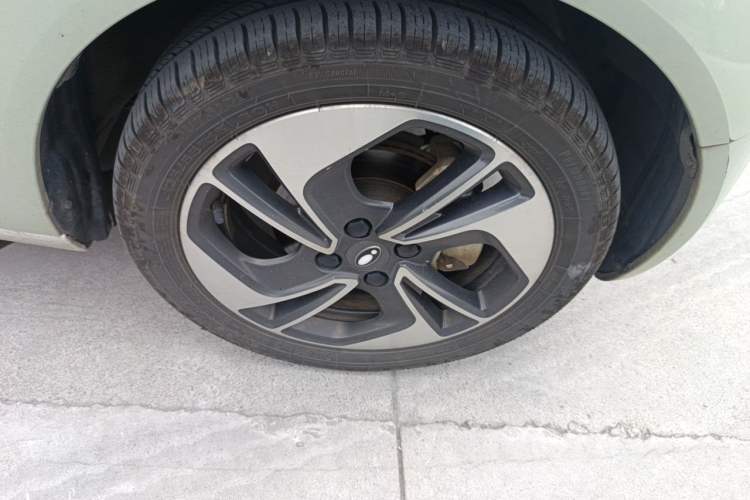 Used ORA Black Cat 2022 351 km Range Comfort Version Ternary Lithium Right Front Wheel Hub