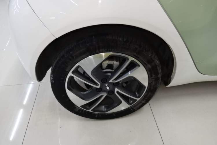 Used ORA Black Cat 2022 351 km Range Comfort Version Ternary Lithium Right Rear Wheel Hub