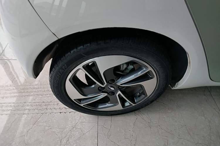 Used ORA Black Cat 2022 351 km Range Comfort Version Ternary Lithium Right Rear Wheel Hub