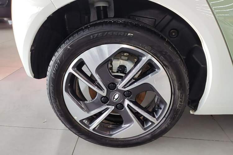 Used ORA Black Cat 2022 351 km Range Comfort Version Ternary Lithium Right Rear Wheel Hub