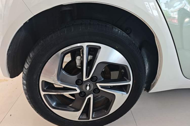 Used ORA Black Cat 2022 351 km Range Comfort Version Ternary Lithium Right Rear Wheel Hub
