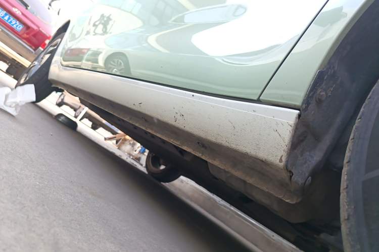 Used ORA Black Cat 2022 351 km Range Luxury Version Lithium-Ion Battery Right Side Sill