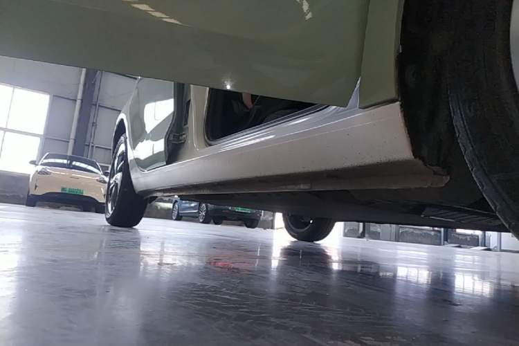 Used ORA Black Cat 2022 351 km Range Comfort Version Ternary Lithium Right Side Sill