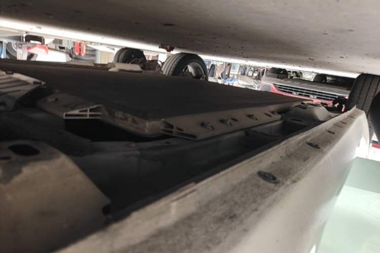 Used ORA Black Cat 2022 351 km Range Comfort Version Ternary Lithium Right Side Sill