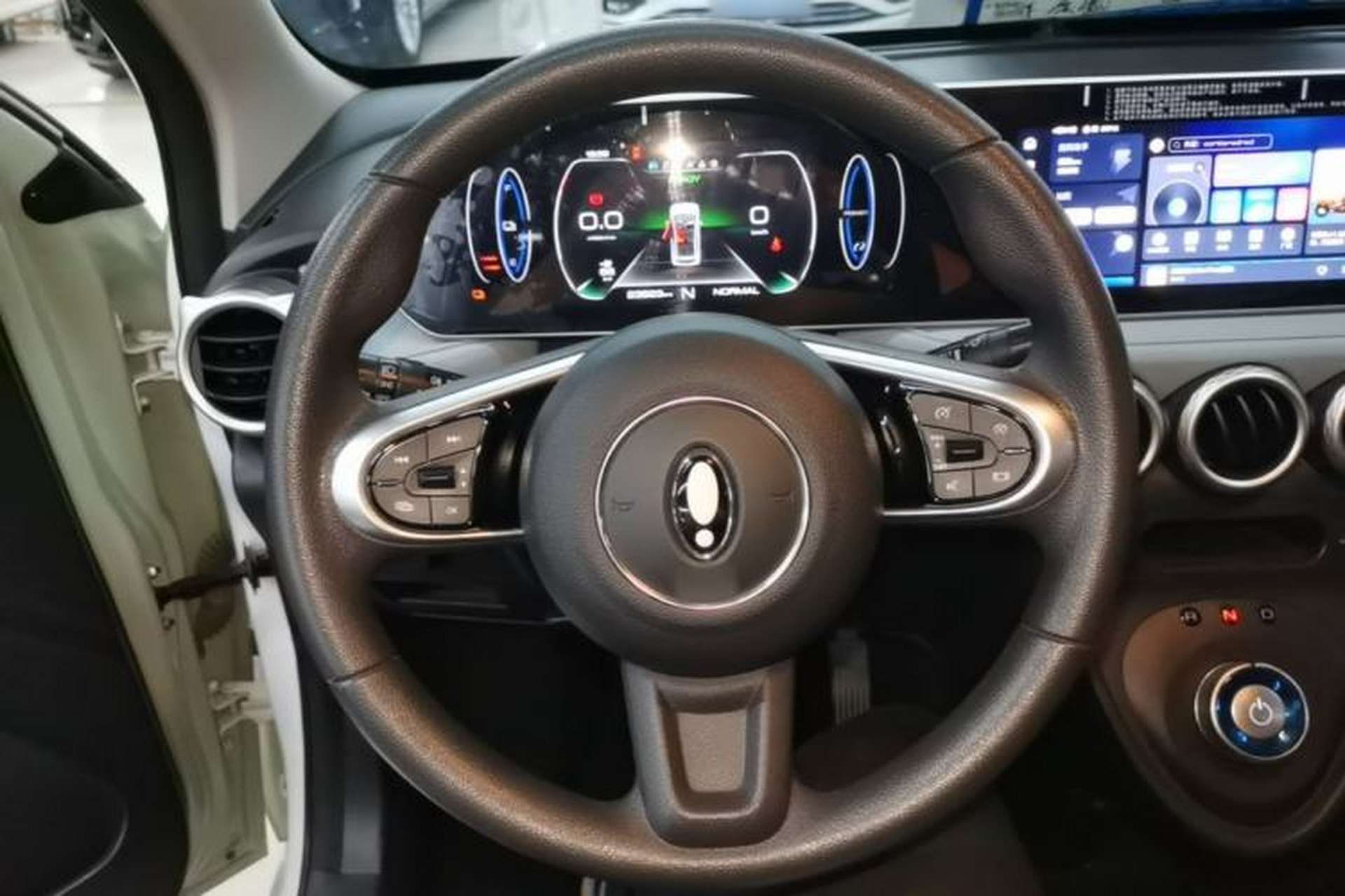 Used ORA Black Cat 2022 351 km Range Comfort Version Ternary Lithium Steering Wheel