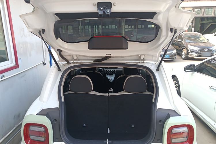 Used ORA Black Cat 2022 351 km Range Luxury Version Lithium-Ion Battery Trunk