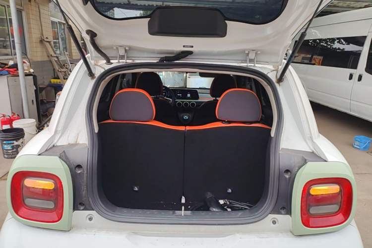 Used ORA Black Cat 2022 351 km Range Luxury Version Lithium-Ion Battery Trunk