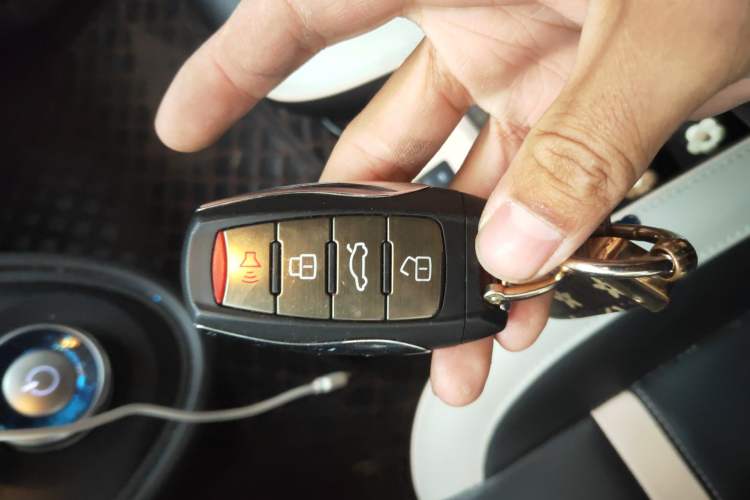 Used ORA Black Cat 2022 351 km Range Comfort Version Ternary Lithium Vehicle Key