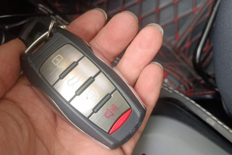 Used ORA Black Cat 2022 351 km Standard Version Ternary Lithium Vehicle Key