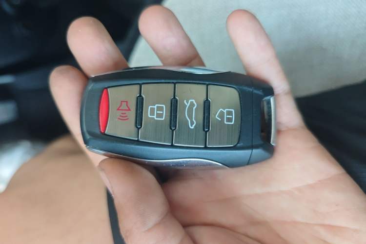 Used ORA Black Cat 2022 301km Base Version Ternary Lithium Vehicle Key