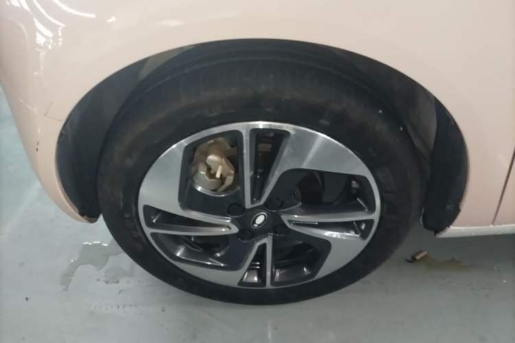 Used ORA Black Cat 2022 351 km Comfort Version Ternary Lithium Left Front Wheel Hub