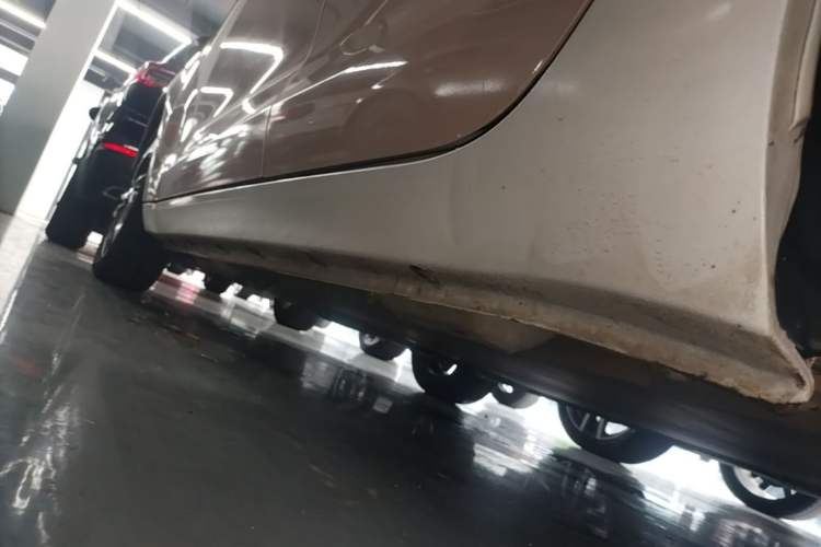 Used ORA Black Cat 2022 351 km Comfort Version Ternary Lithium Left Side Sill