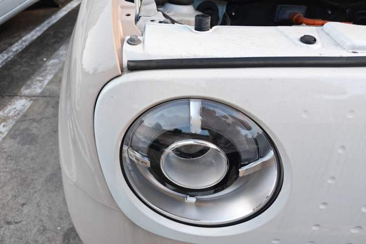 Used ORA Black Cat 2022 301km "Cute Pet" Version – Lithium Iron Phosphate Right Front Headlight