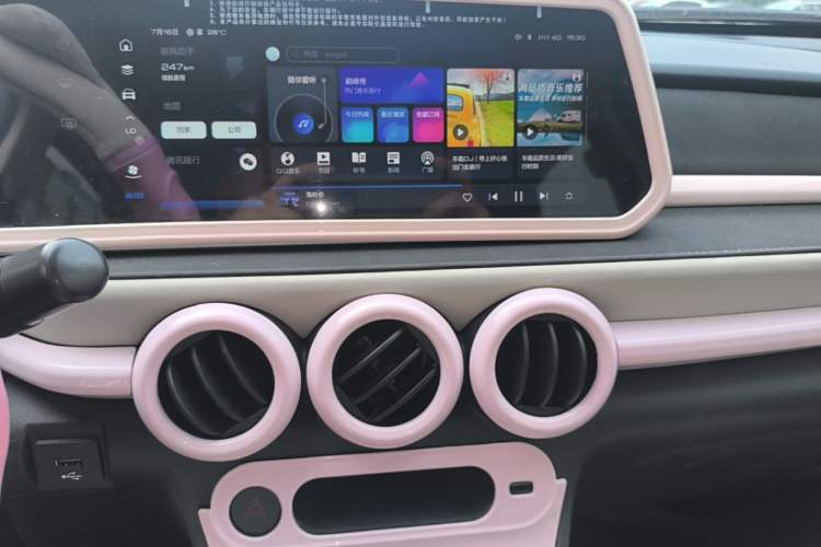 Used ORA Black Cat 2022 351 km Range Luxury Version Lithium-Ion Battery Audio And AC Panel
