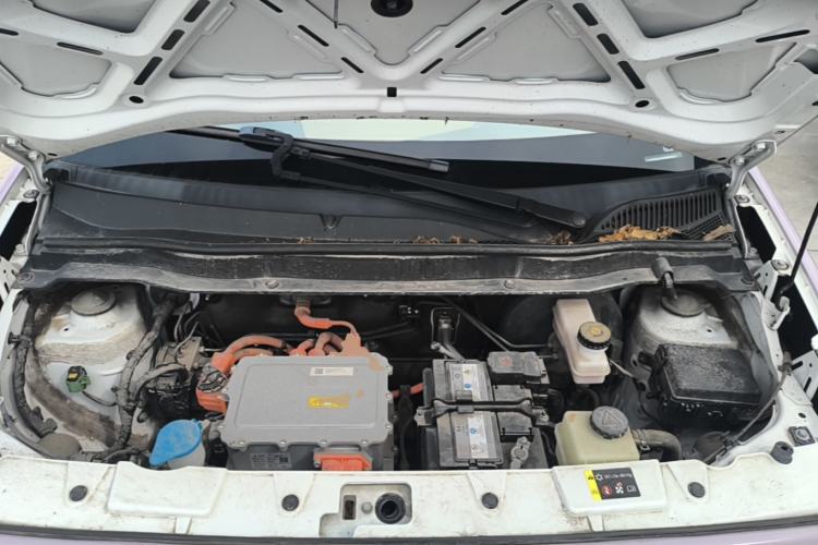 Used ORA Black Cat 2022 351 km Range Luxury Version Lithium-Ion Battery Engine Bay