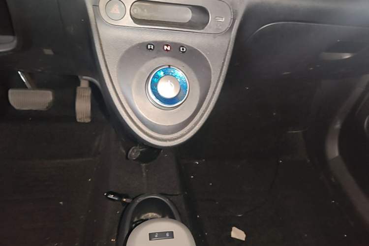 Used ORA Black Cat 2022 301km "Cute Pet" Version – Lithium Iron Phosphate Gear Lever