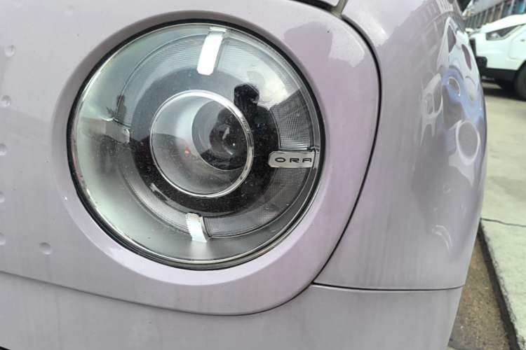 Used ORA Black Cat 2022 351 km Range Luxury Version Lithium-Ion Battery Left Front Headlight