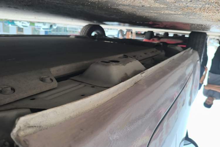 Used ORA Black Cat 2022 351 km Range Luxury Version Lithium-Ion Battery Left Side Sill