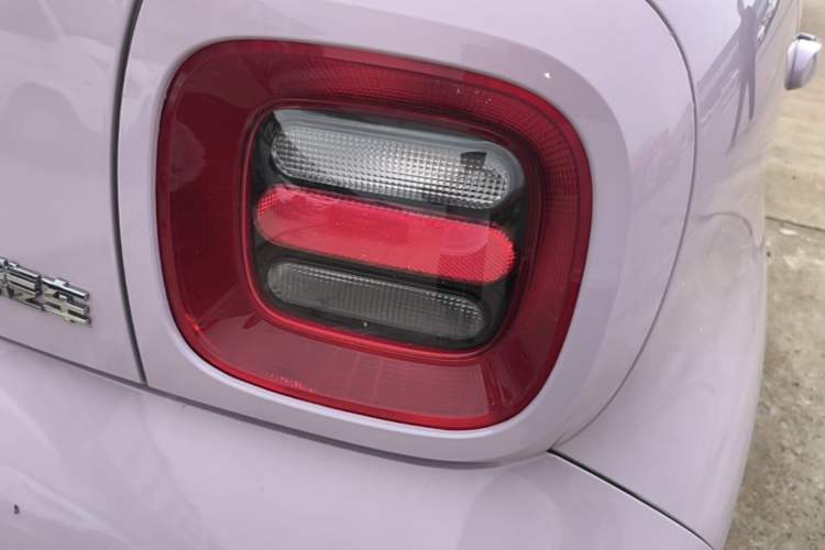 Used ORA Black Cat 2022 351 km Range Luxury Version Lithium-Ion Battery Right Rear Taillight