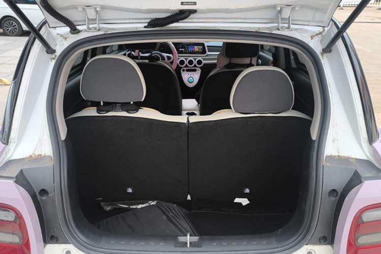Used ORA Black Cat 2022 351 km Range Luxury Version Lithium-Ion Battery Trunk