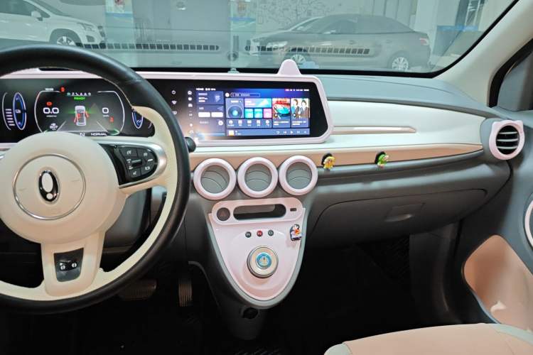 Used ORA Black Cat 2022 351 km HelloKitty Collaboration Edition Lithium-Ion Battery Audio And AC Panel