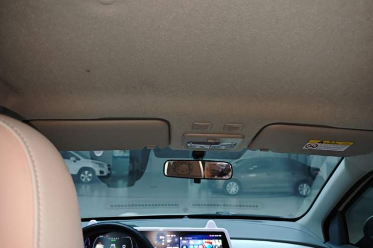 Used ORA Black Cat 2022 351 km HelloKitty Collaboration Edition Lithium-Ion Battery Headliner