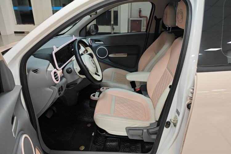 Used ORA Black Cat 2022 351 km HelloKitty Collaboration Edition Lithium-Ion Battery Left Front Seat