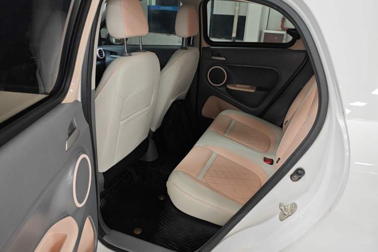 Used ORA Black Cat 2022 351 km HelloKitty Collaboration Edition Lithium-Ion Battery Left Rear Seat