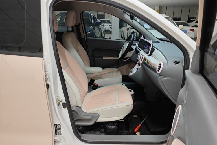 Used ORA Black Cat 2022 351 km HelloKitty Collaboration Edition Lithium-Ion Battery Right Front Seat