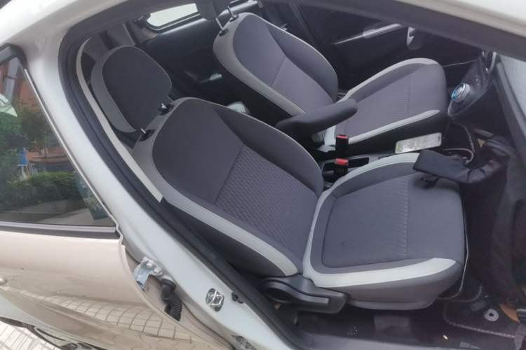 Used ORA Black Cat 2022 Updated Version 301 km Cute Pet Edition Lithium Iron Phosphate Right Front Seat