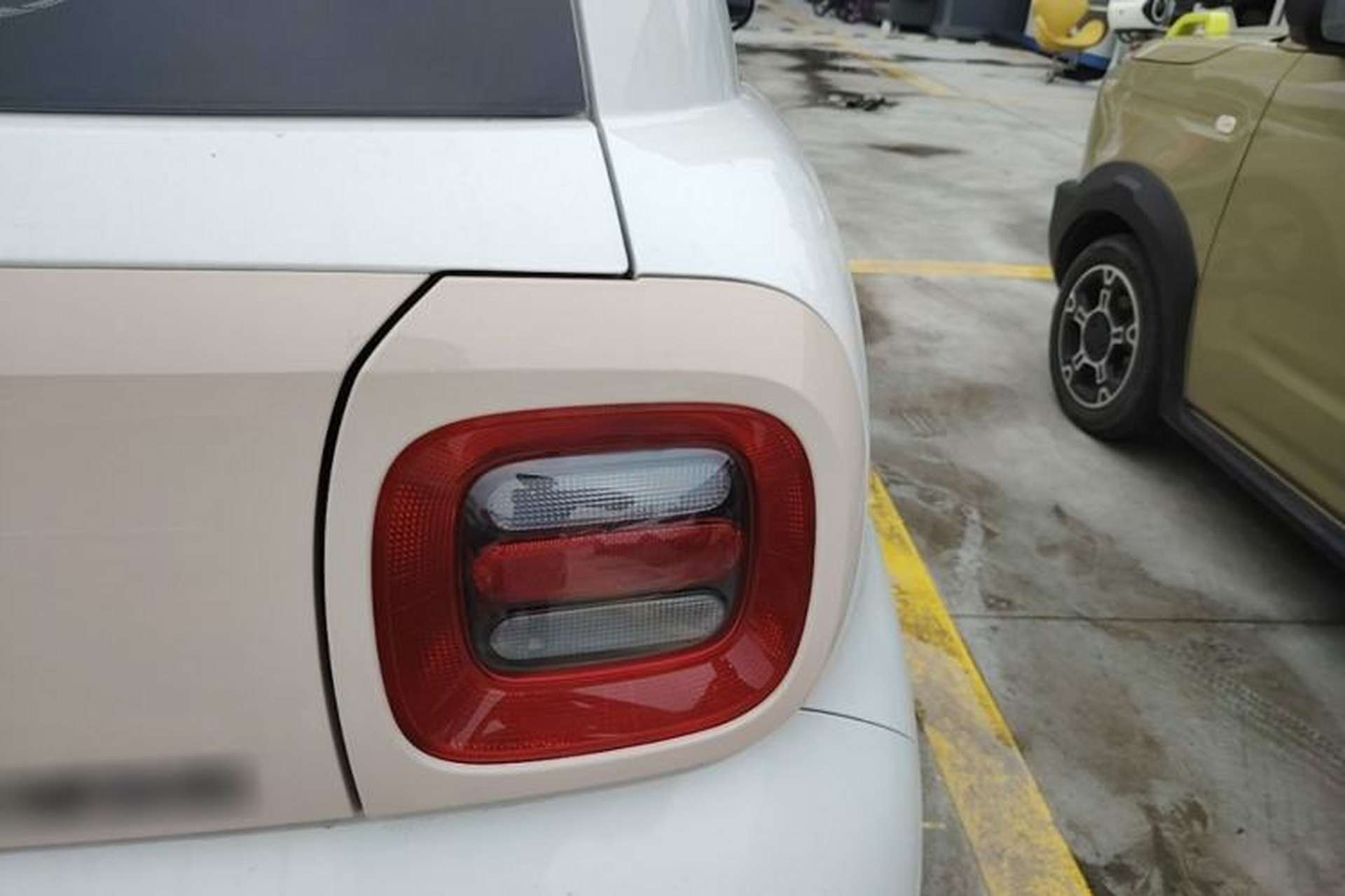 Used ORA Black Cat 2022 301km "Cute & Dynamic" Phosphate Iron Lithium Right Rear Taillight