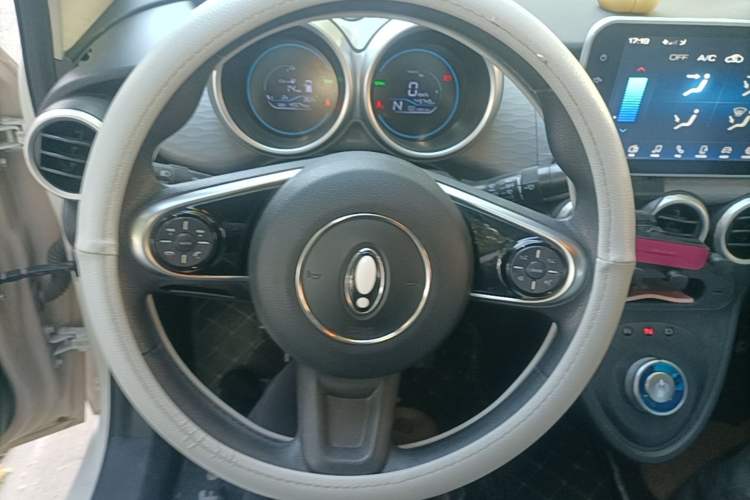 Used ORA Black Cat 2022 301km "Cute Pet" Version – Lithium Iron Phosphate Steering Wheel
