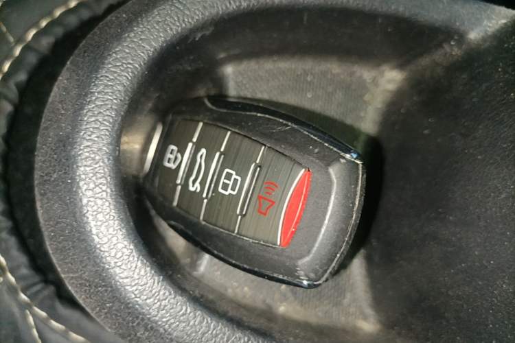 Used ORA Black Cat 2022 301km "Cute Pet" Version – Lithium Iron Phosphate Vehicle Key
