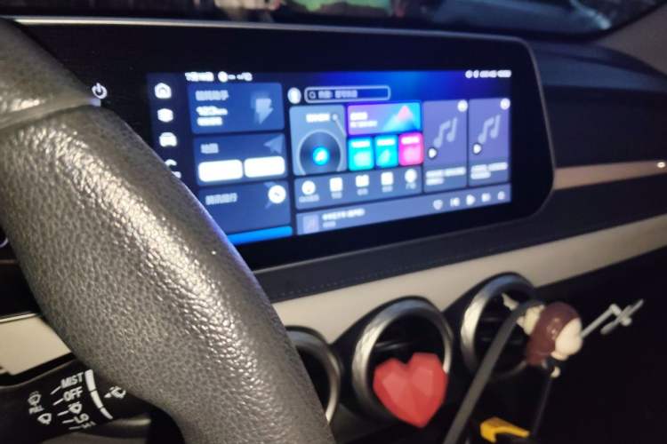 Used ORA Black Cat 2022 351 km Range Comfort Version Ternary Lithium Audio And AC Panel