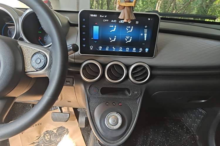 Used ORA Black Cat 2022 301km "Cute Pet" Version – Lithium Iron Phosphate Audio And AC Panel