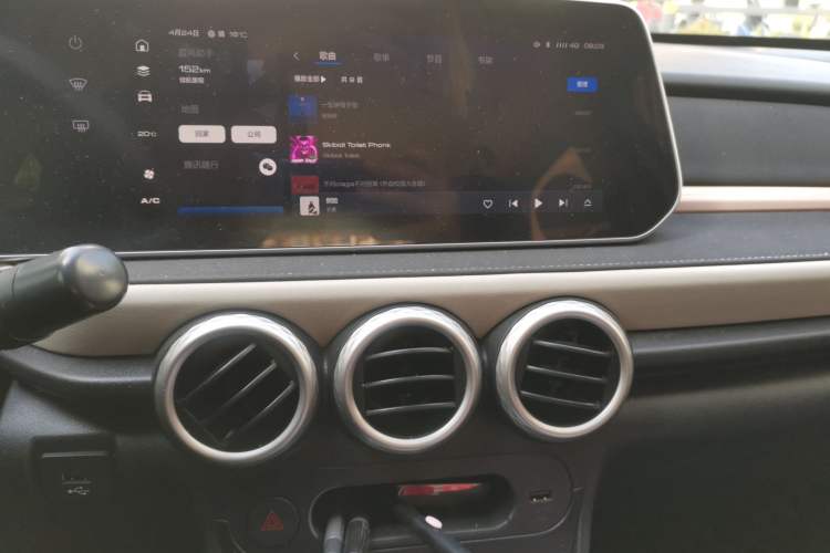 Used ORA Black Cat 2022 351 km Range Comfort Version Ternary Lithium Audio And AC Panel