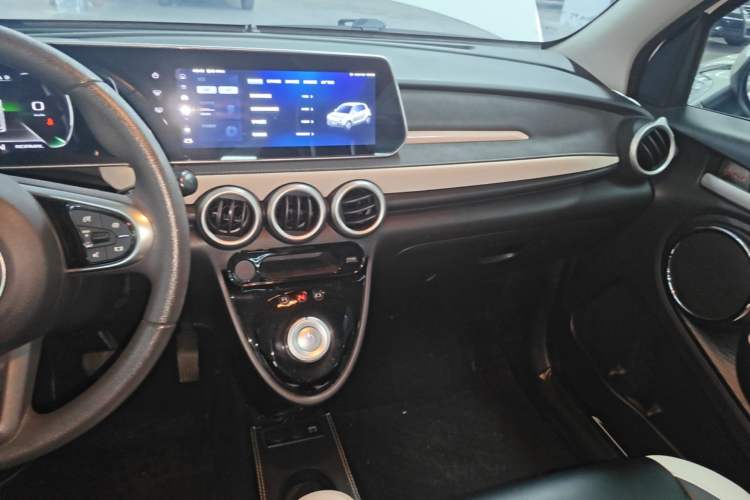 Used ORA Black Cat 2022 351 km Range Comfort Version Ternary Lithium Audio And AC Panel